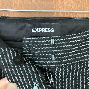 Good quality, excellent condition. Skinny, mid rise, stretch pants.